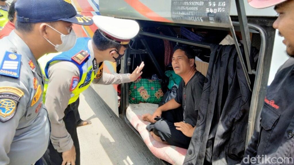 Polres Cilegon Larang Otobus Angkut Penumpang di Bagasi Bus