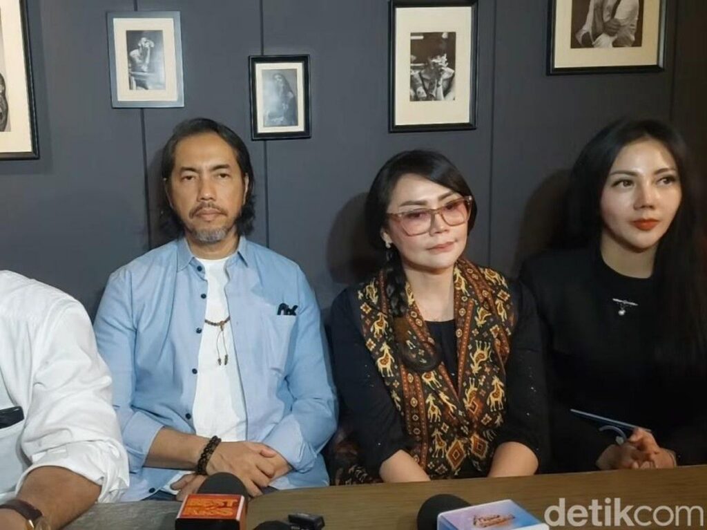 Tessa Kaunang Layangkan Somasi Terhadap Sandy Tumiwa Terkait Foto Editan Hijab