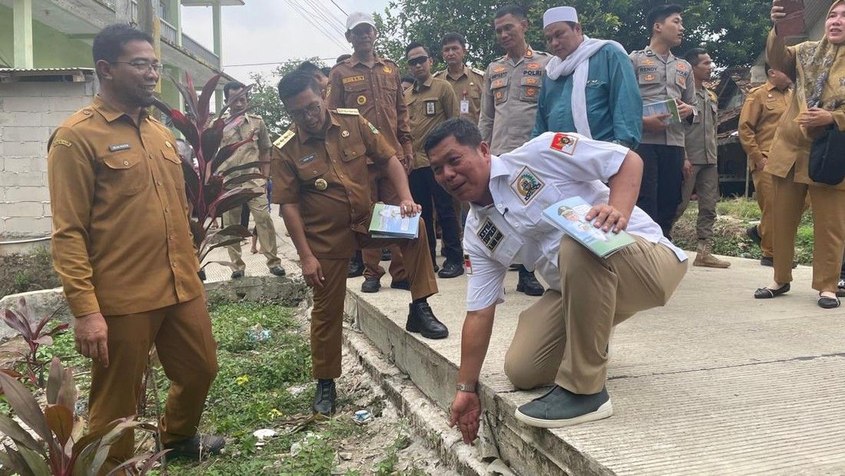 Andra Soni Minta Warga Banten Jaga Jalan Desa dari Truk Overkapasitas