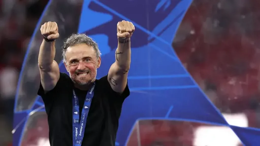 Luis Enrique Koleksi Tiga Trofi Liga Champions Bersama Paris Saint-Germain