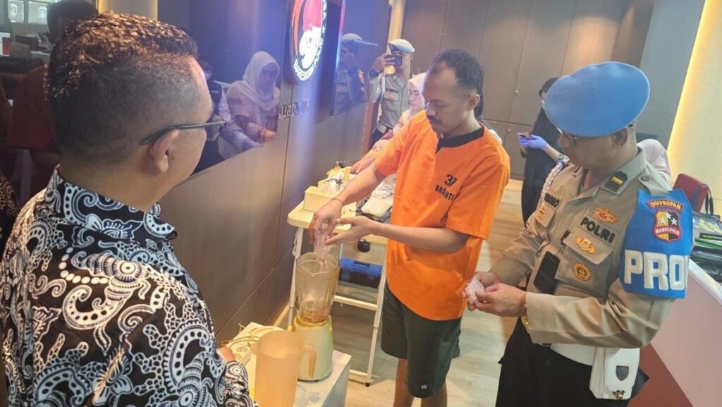 Bareskrim Polri Musnahkan Ratusan Butir Ekstasi Milik Tersangka Azmi
