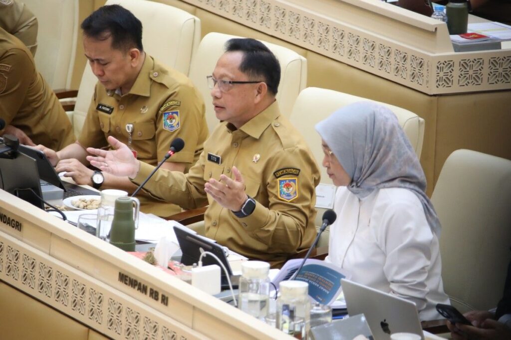Mendagri Tolak Opsi PHK Massal Tenaga Honorer dan PPPK
