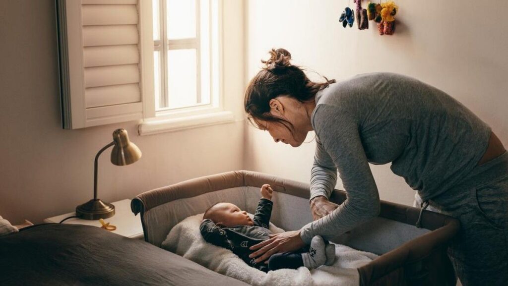 Mengenal Refleks Moro yang Membuat Bayi Sering Kaget Saat Tidur