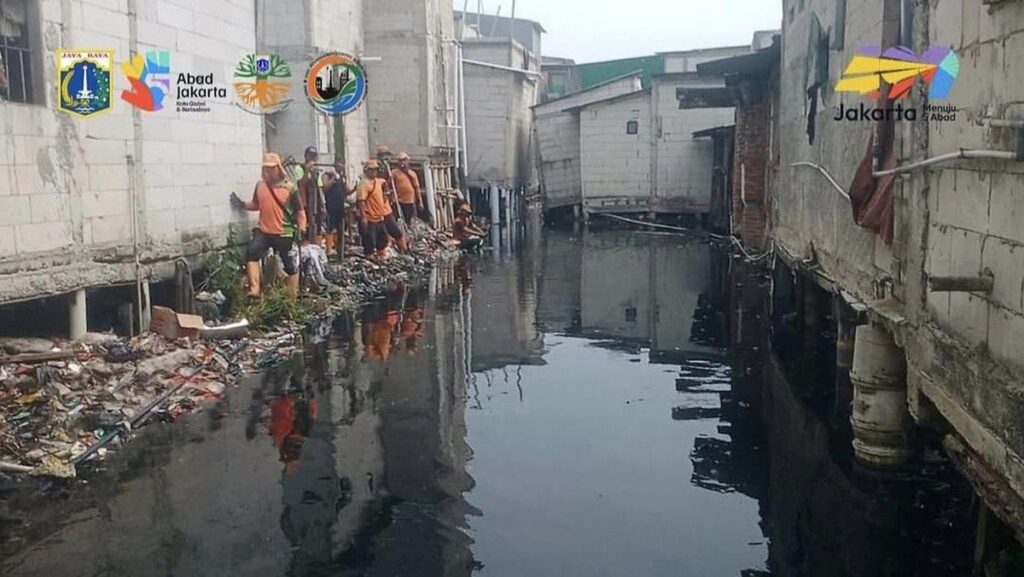 DLH DKI Jakarta Rampungkan Pembersihan Sampah di Kali Gendong