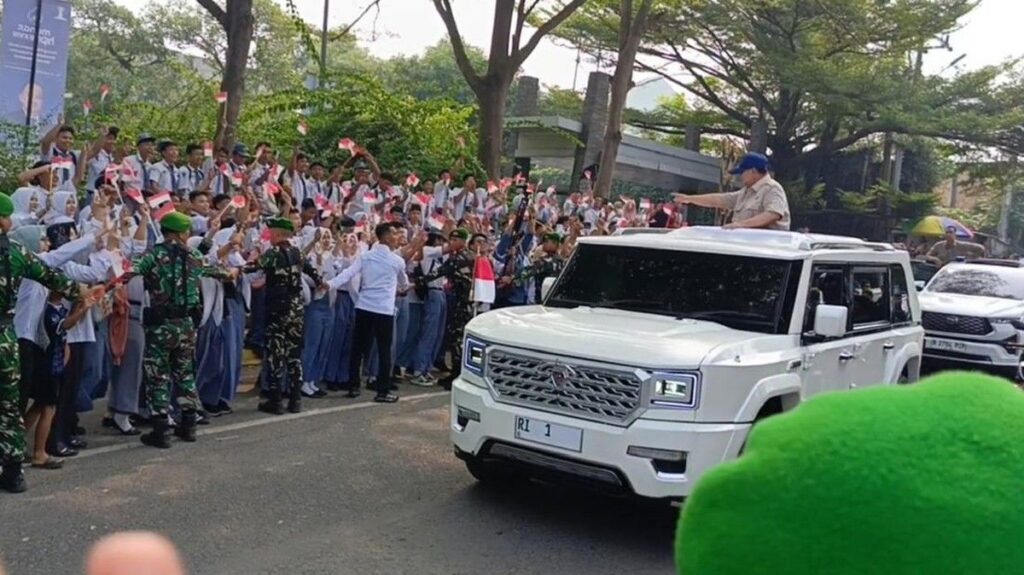 Presiden Prabowo Subianto Gunakan Pindad Maung Jadi Mobil Dinas
