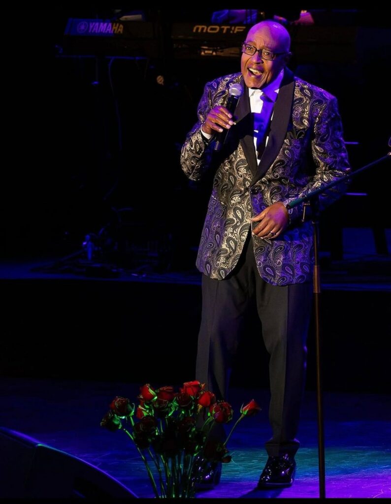 Dua Lipa Gelar Pernikahan Mewah di Italia dan Jin Ze Meninggal Dunia