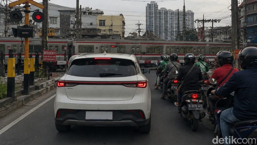 ITB Pastikan Mobil Listrik Aman Melintasi Rel Kereta Api