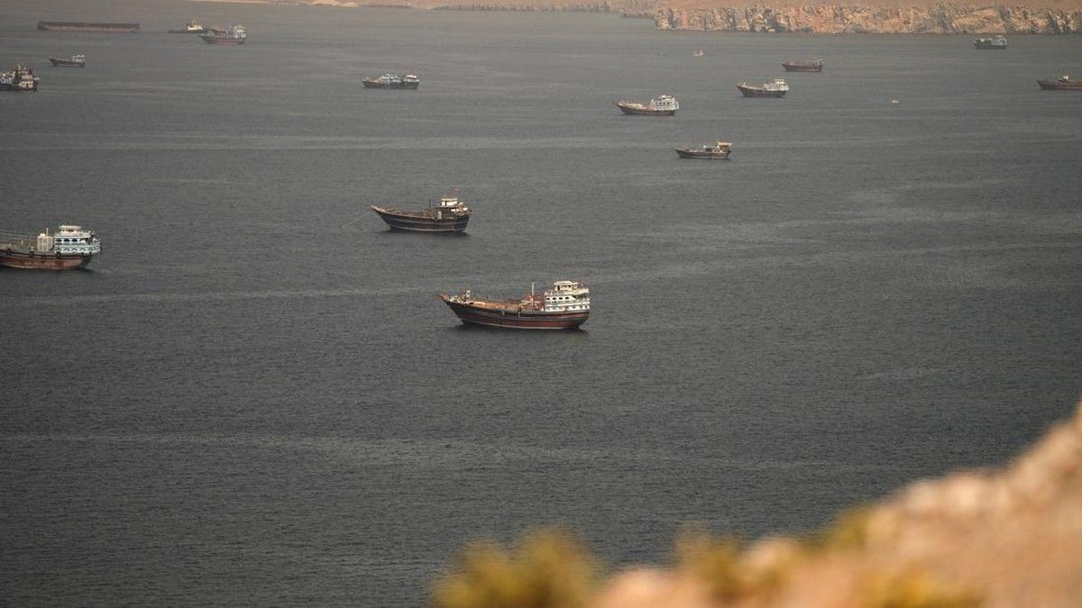 IMO Tunda Evakuasi Kapal di Selat Hormuz Usai Serangan Kargo