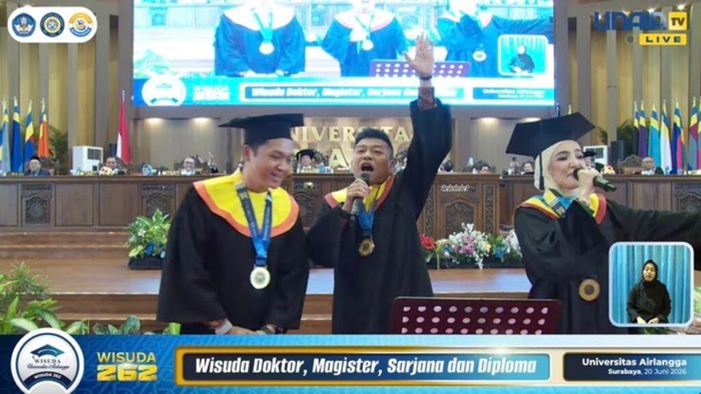 Anang, Ashanty, dan Azriel Hermansyah Wisuda Bersama di Universitas Airlangga