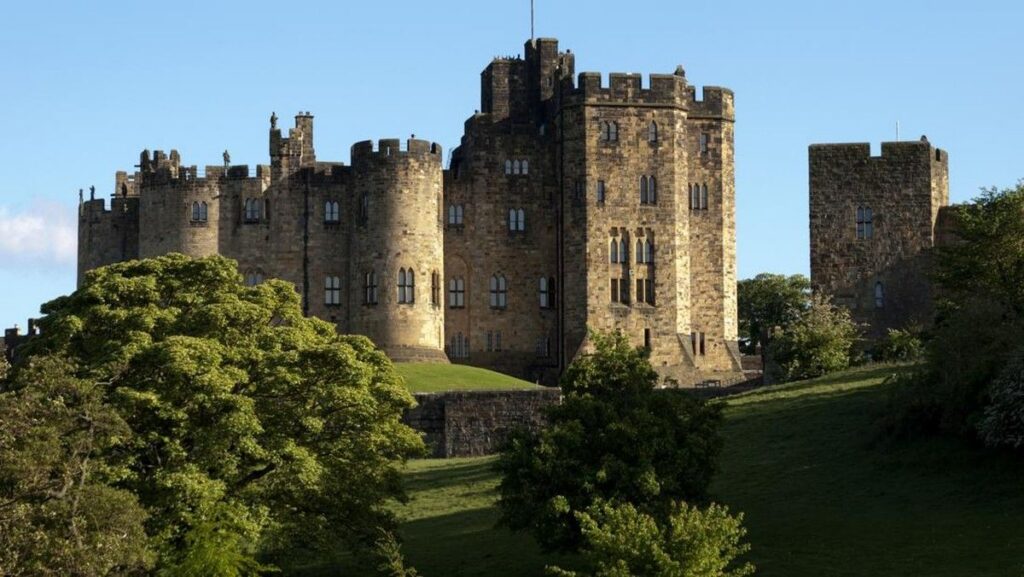 Alnwick Castle Simpan Sejarah Panjang dan Jadi Lokasi Syuting Harry Potter