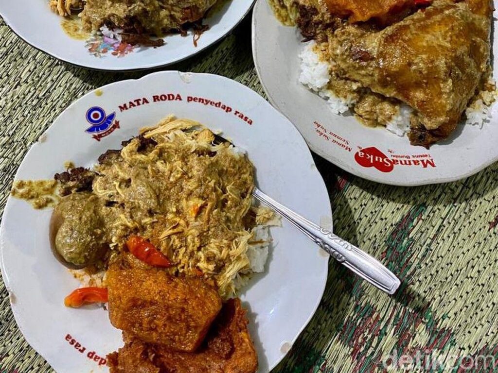 7 Rekomendasi Gudeg Mercon yang Terkenal Enak di Jogja