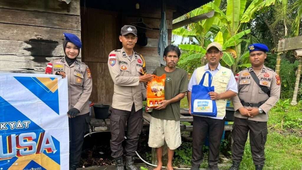 Polda Riau Salurkan Sembako di Pesisir Kepulauan Meranti