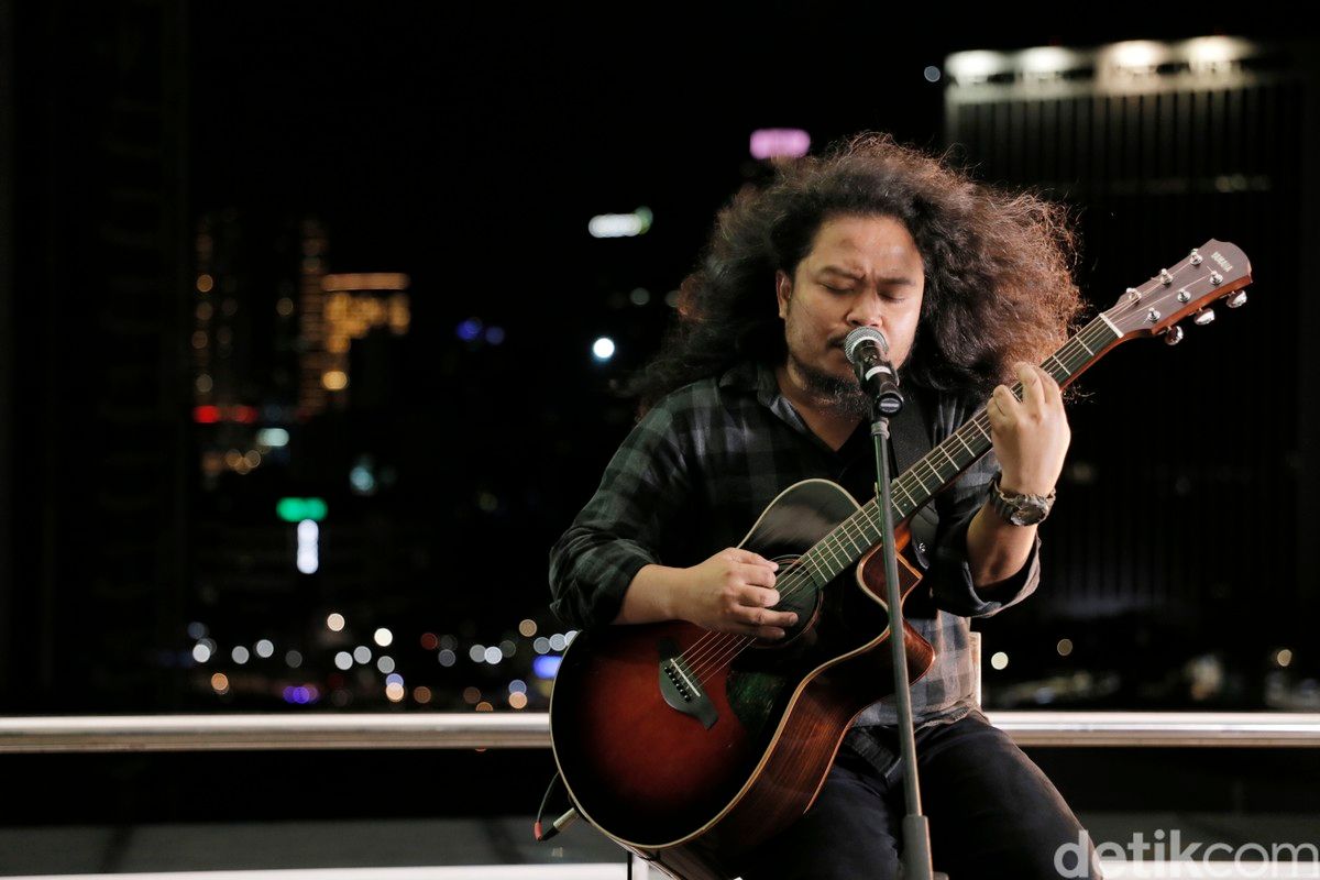 Is Pusakata Ungkap Alasan Enggan Rilis Lagu Berbahasa Inggris