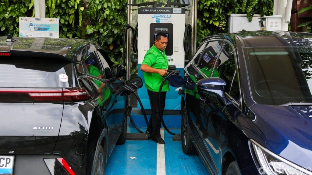 Pemerintah Menunda Insentif Kendaraan Listrik Selama Satu Bulan
