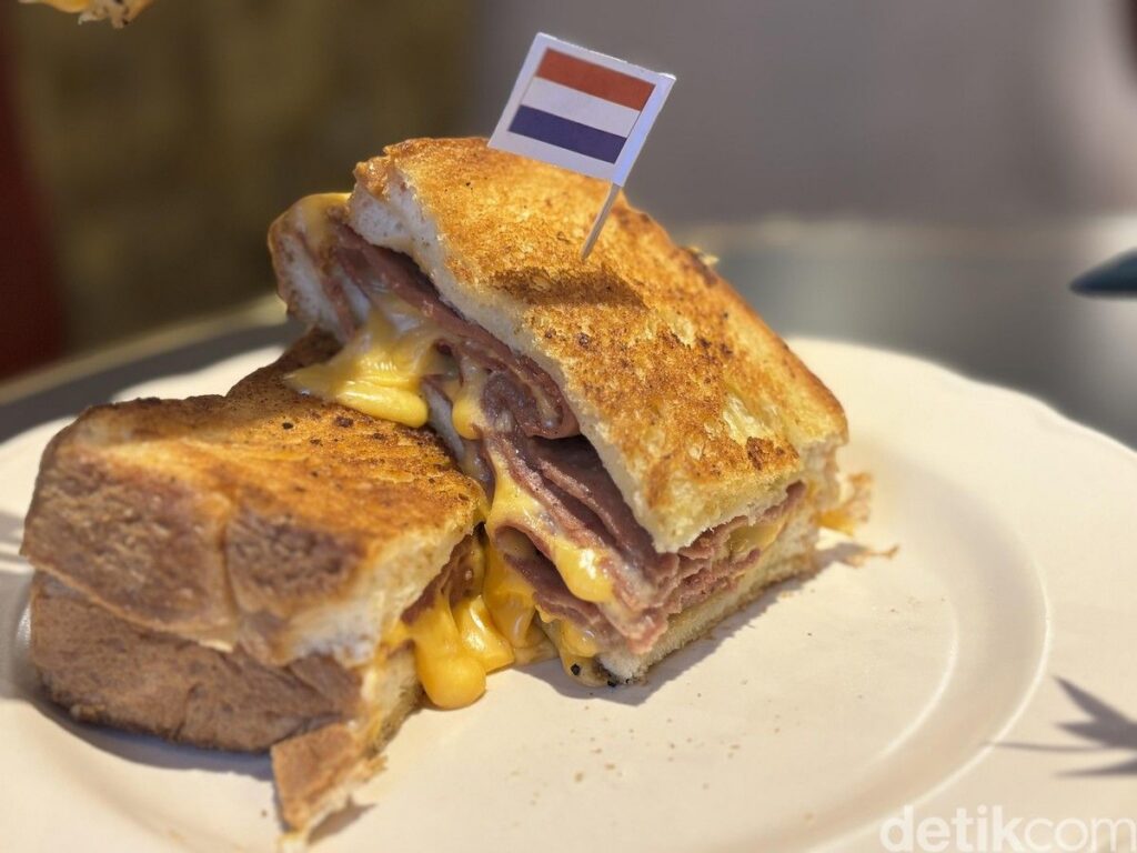 Review AMS&DAM Kota Tua: Kuliner Autentik Belanda di Gedung Sejarah