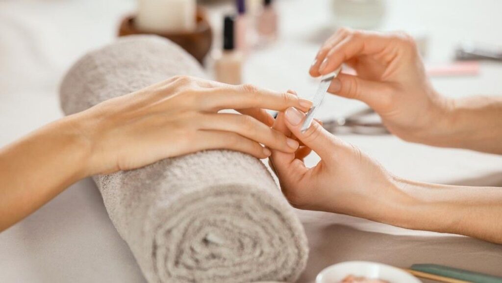 Perempuan Alami Kanker Kulit Akibat Sinar UV Manicure