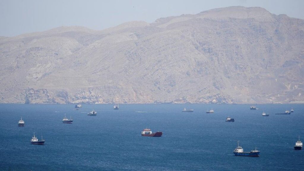Militer Iran Tutup Selat Hormuz Setelah Serangan Amerika Serikat