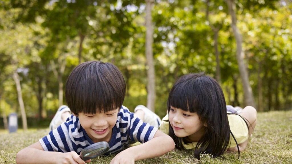 Lima Pengalaman Pertama Anak yang Memengaruhi Masa Depan