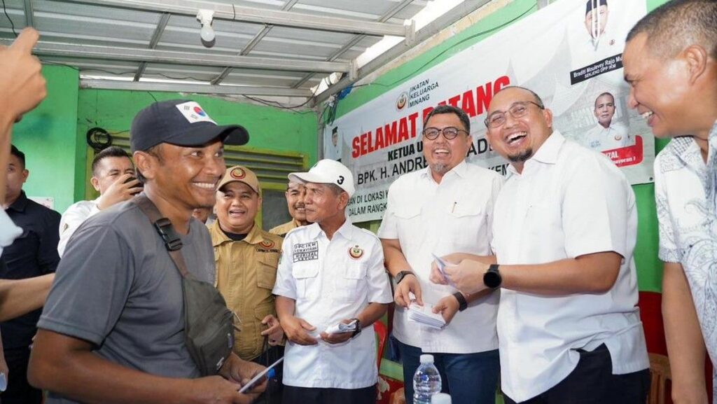 Andre Rosiade Salurkan Bantuan Kebakaran Pasar Jiung Jakarta Pusat