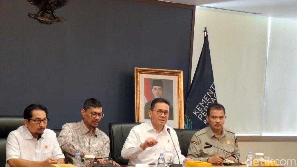 Mendag Budi Santoso Perintahkan Badan Gizi Nasional Serap Telur Peternak Blitar