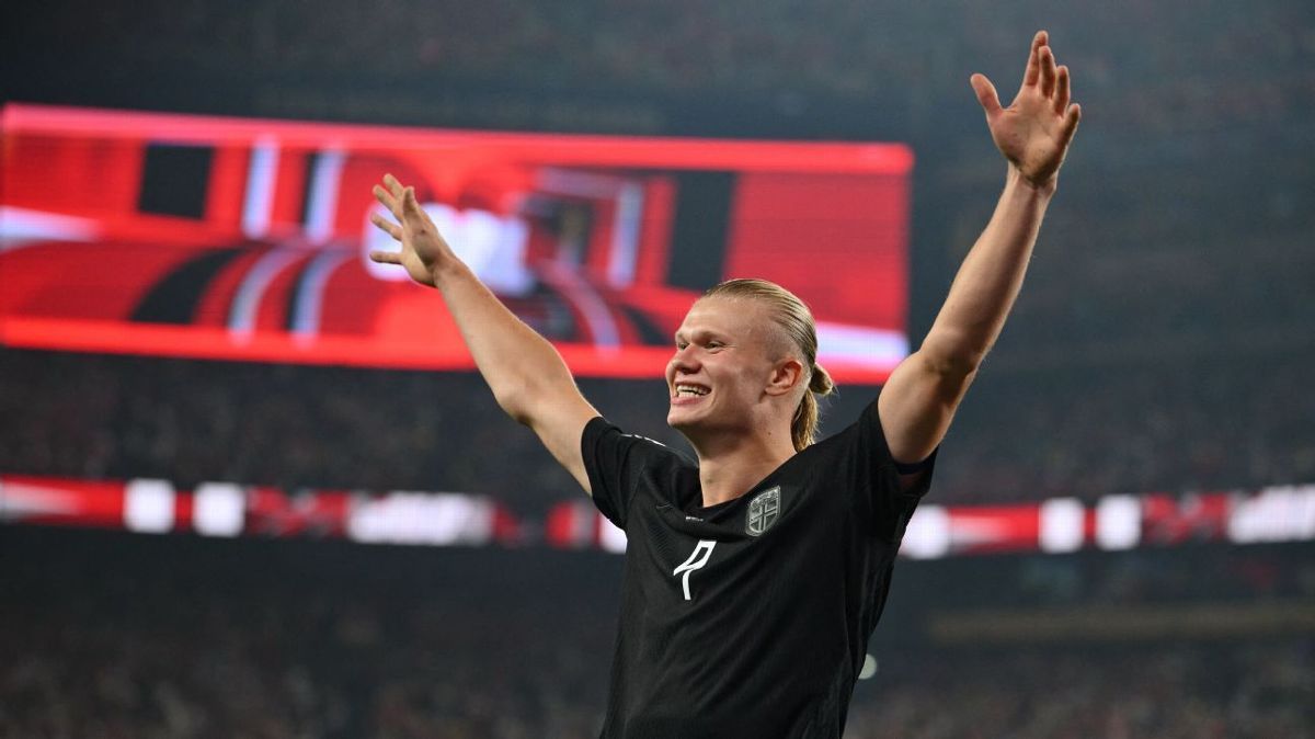 Erling Haaland Cetak Dua Gol Bawa Norwagia Lolos ke Babak 32 Besar