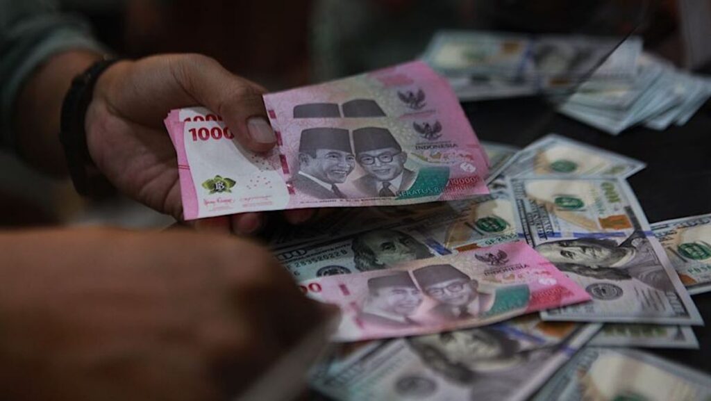 Rupiah Ambles ke Rp18.178 per Dolar AS Catat Rekor Terlemah Sejarah