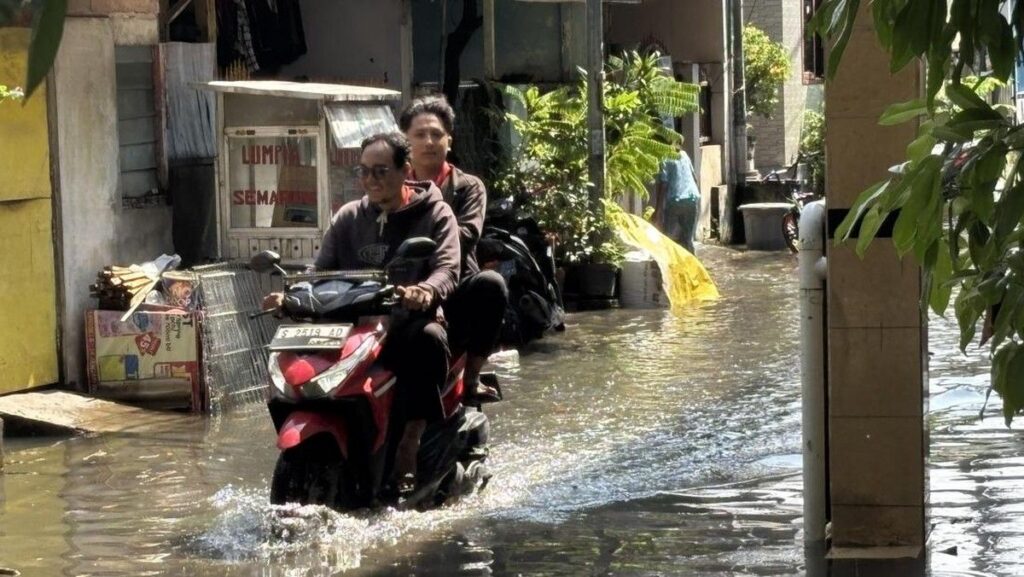 Banjir Rendam Surabaya Akibat Kemarau Basah dan Proyek Drainase