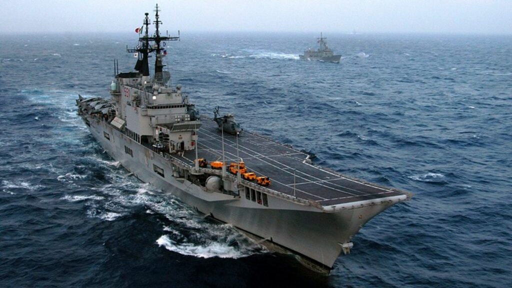 Konflik Selat Hormuz Hambat Pengiriman Kapal Induk Giuseppe Garibaldi
