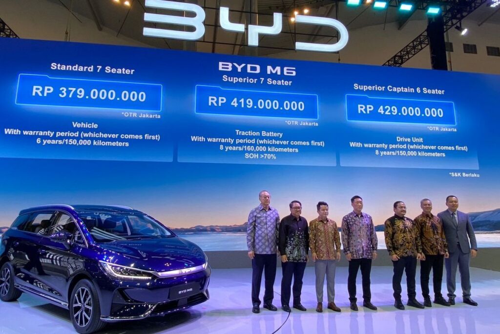 BYD Indonesia Meluncurkan Mobil Listrik PHEV M6 DM Mulai Rp298 Juta
