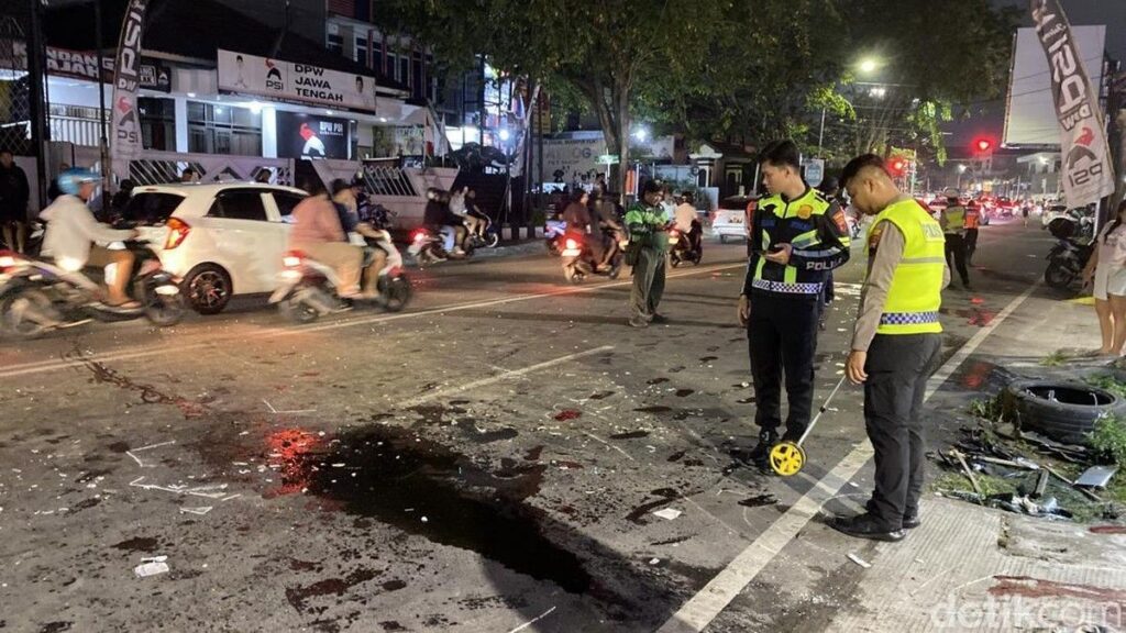 Mobil Hyundai Tabrak Empat Kendaraan di Semarang Enam Orang Luka
