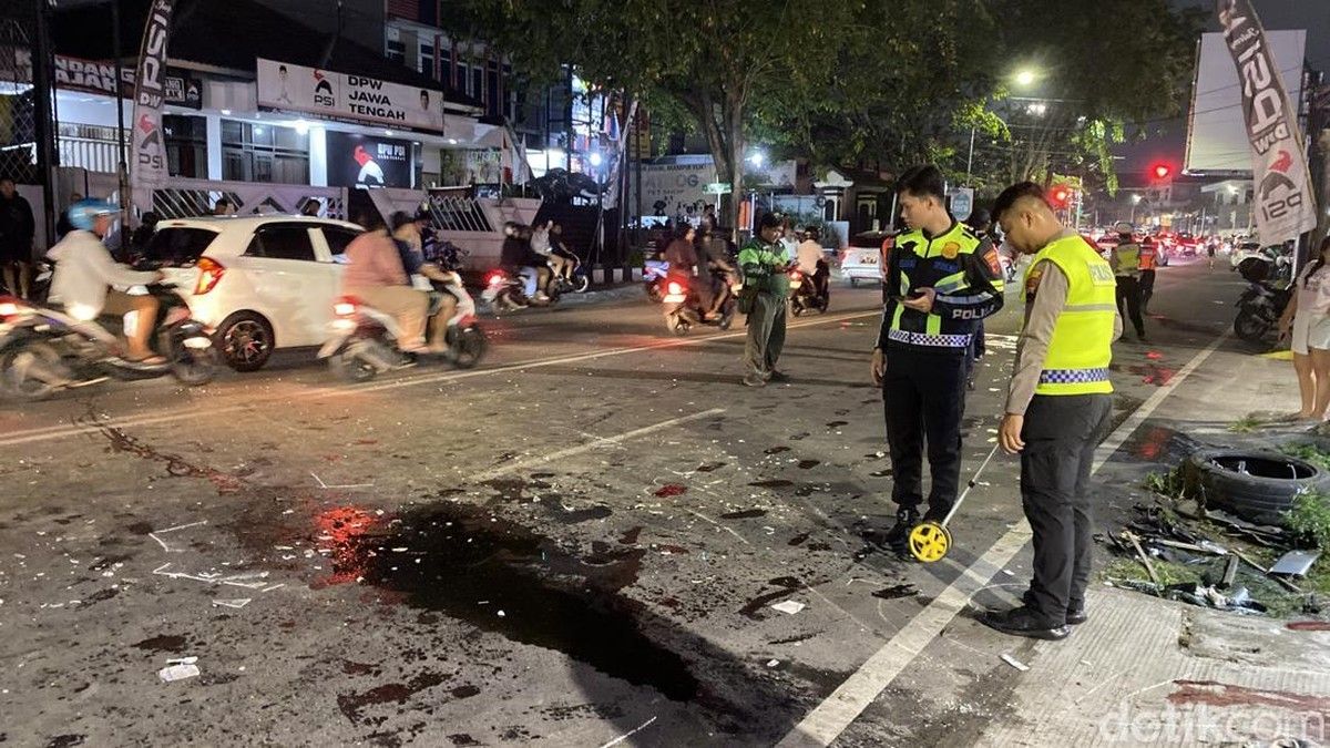 Mobil Hyundai Tabrak Empat Kendaraan di Semarang Enam Orang Luka