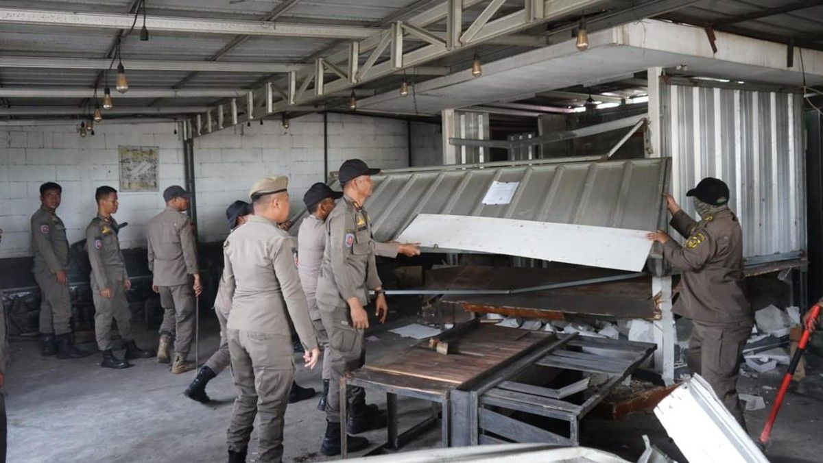 Satpol PP Kabupaten Bogor Bongkar 17 Bangunan Liar di Citeureup