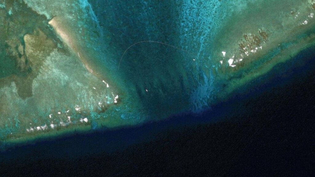 Filipina Desak China Singkirkan Struktur Terapung di Scarborough Shoal