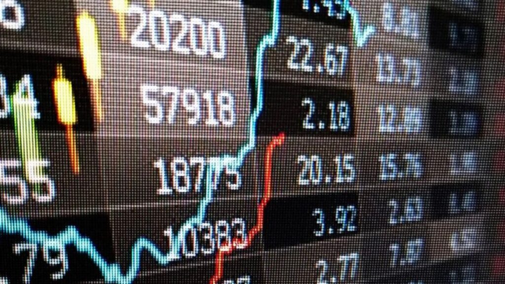 Kurva Inversi Landa Surat Utang Negara Saat Rupiah Tertekan