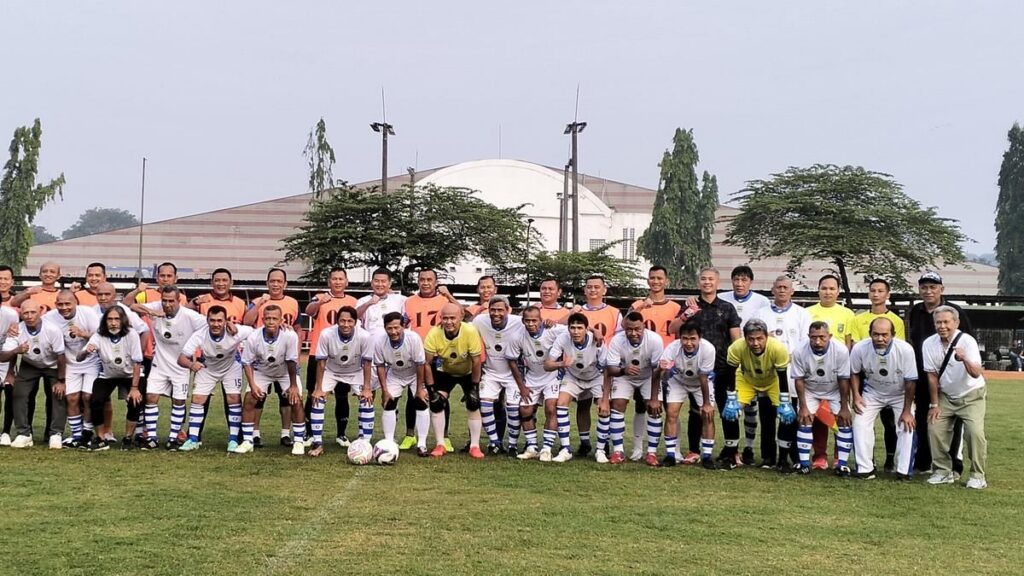 Garnisun Tetap II Bandung Gelar Laga Silaturahmi Bersama Persib Legends