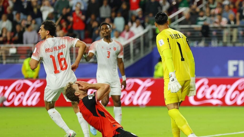 Stefan Posch Pakai Topeng Pelindung Rahang Melawan Argentina