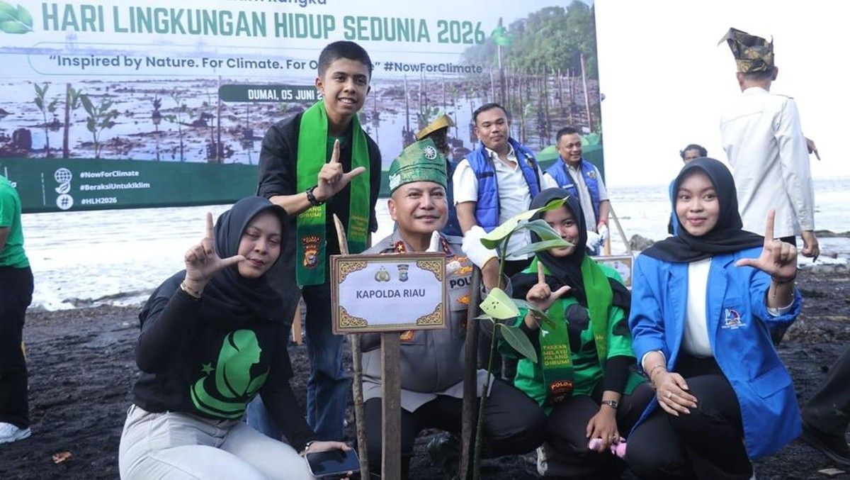 Polda Riau Tanam 1.000 Pohon Mangrove di Pesisir Dumai