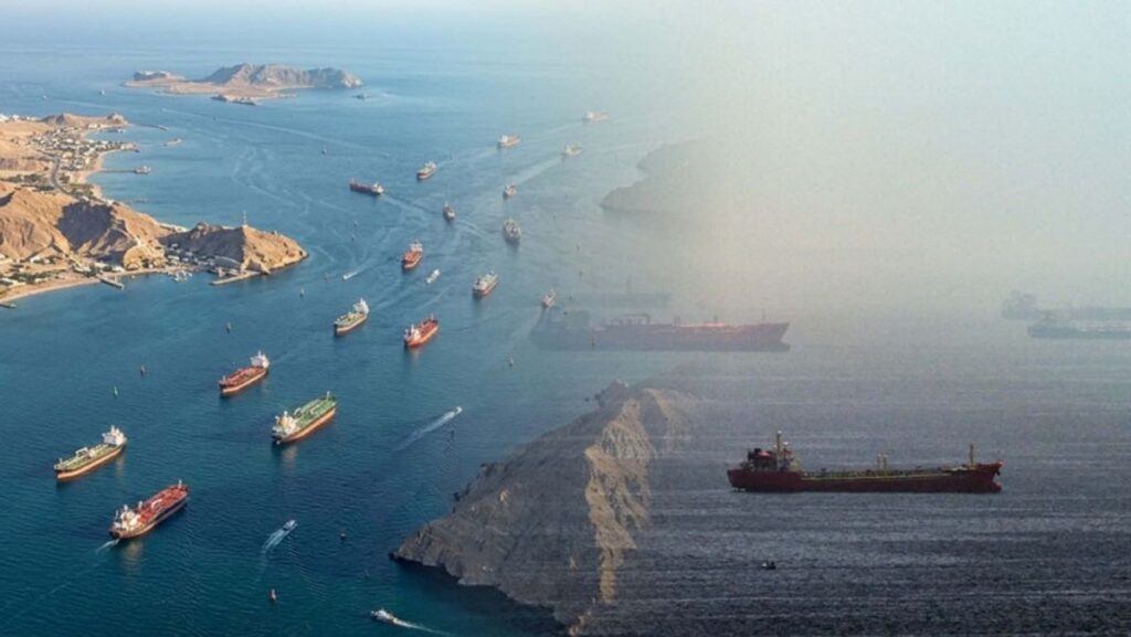 Kapal Tanker Terkena Proyektil di Selat Hormuz Pascaserangan AS