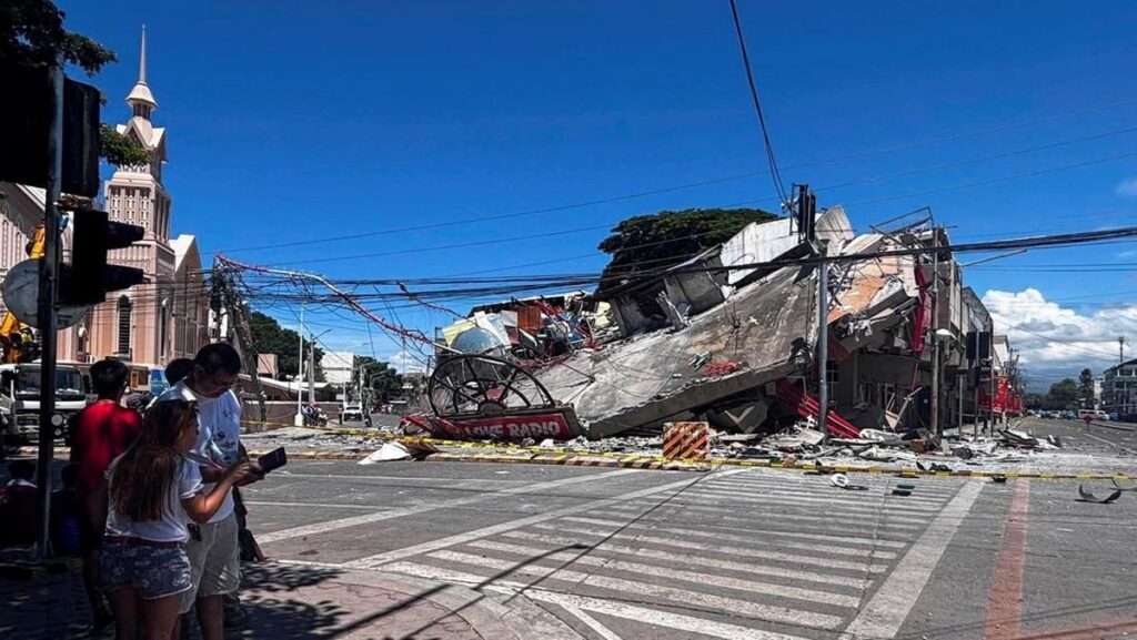 Gempa Magnitudo 7,7 Guncang Filipina Pemicu Tsunami Minor di Indonesia