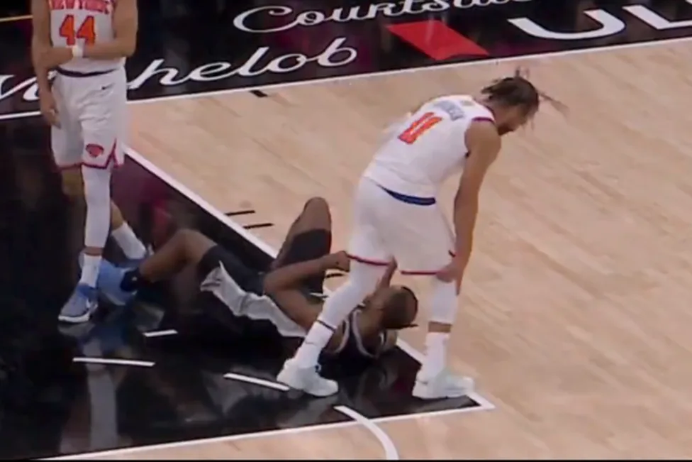 San Antonio Spurs Ungguli New York Knicks pada Paruh Pertama