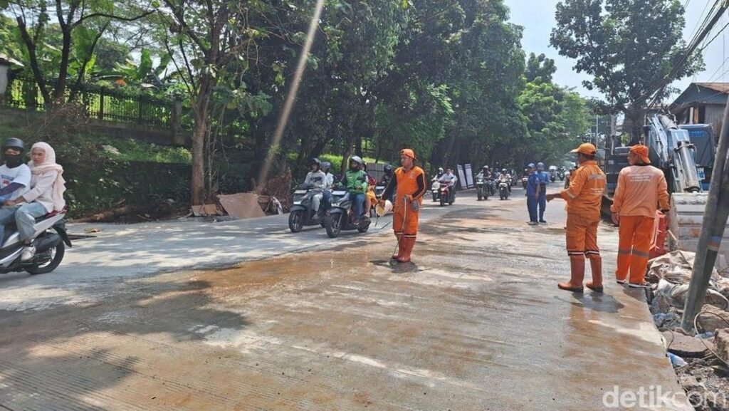 Pemprov DKI Membuka Kembali Jalan Lenteng Agung Pasca-Amblas