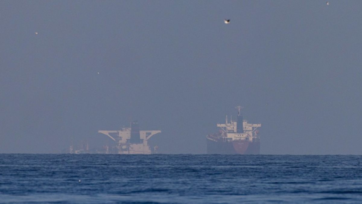 Kapal Tanker Mulai Aktifkan Sinyal Transponder di Selat Hormuz