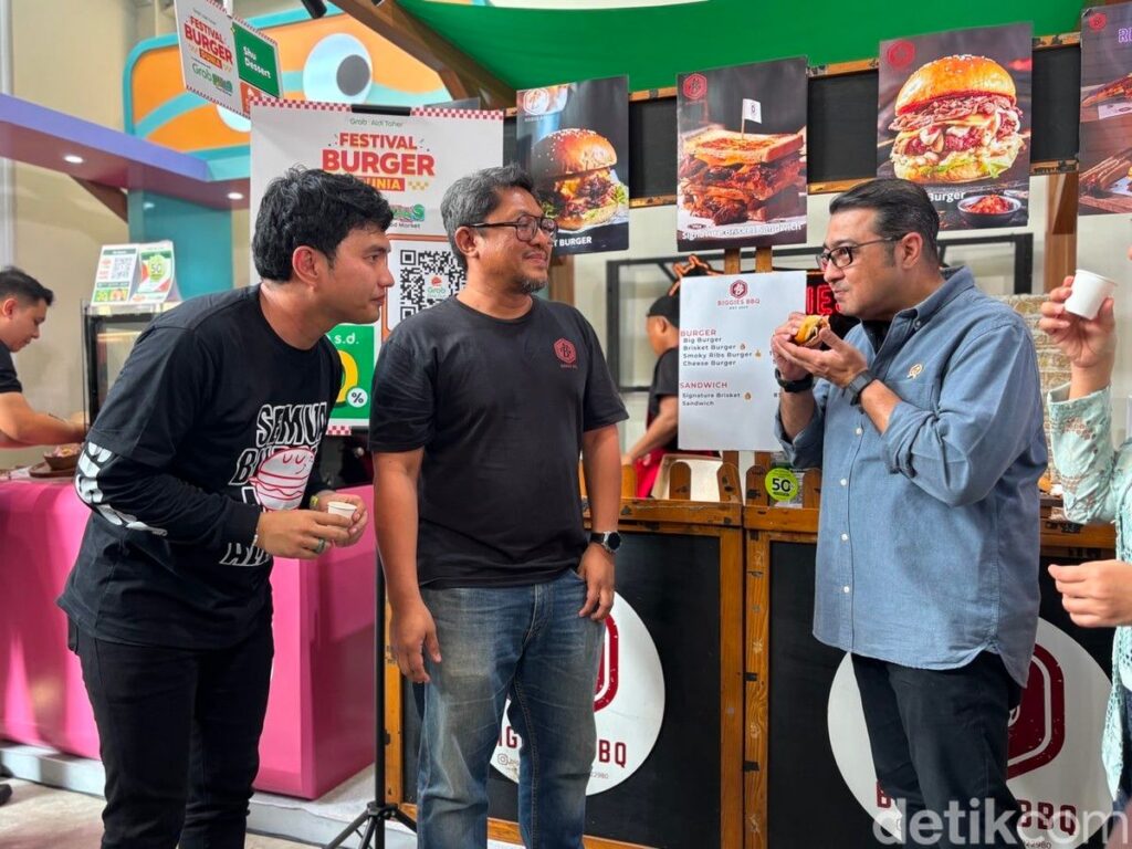 GrabFood Gelar Festival Burger Sedunia di Chillax Sudirman