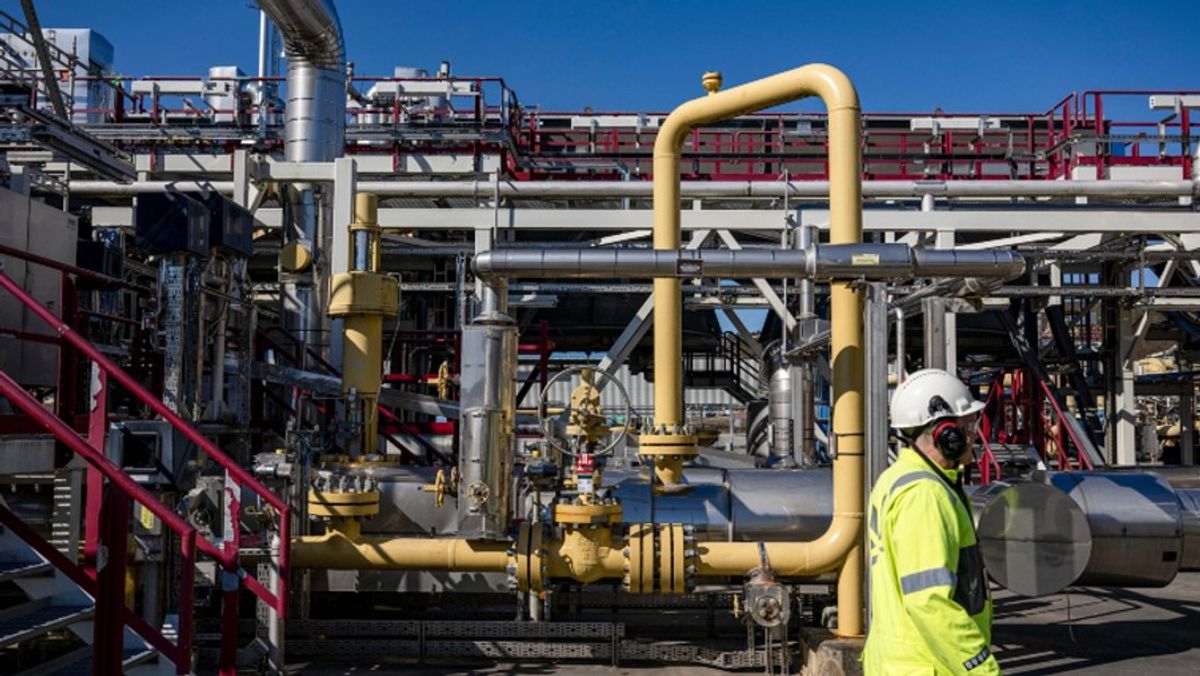 Pemerintah Turunkan Harga LNG Industri Menjadi 13 Dolar Per MMBtu