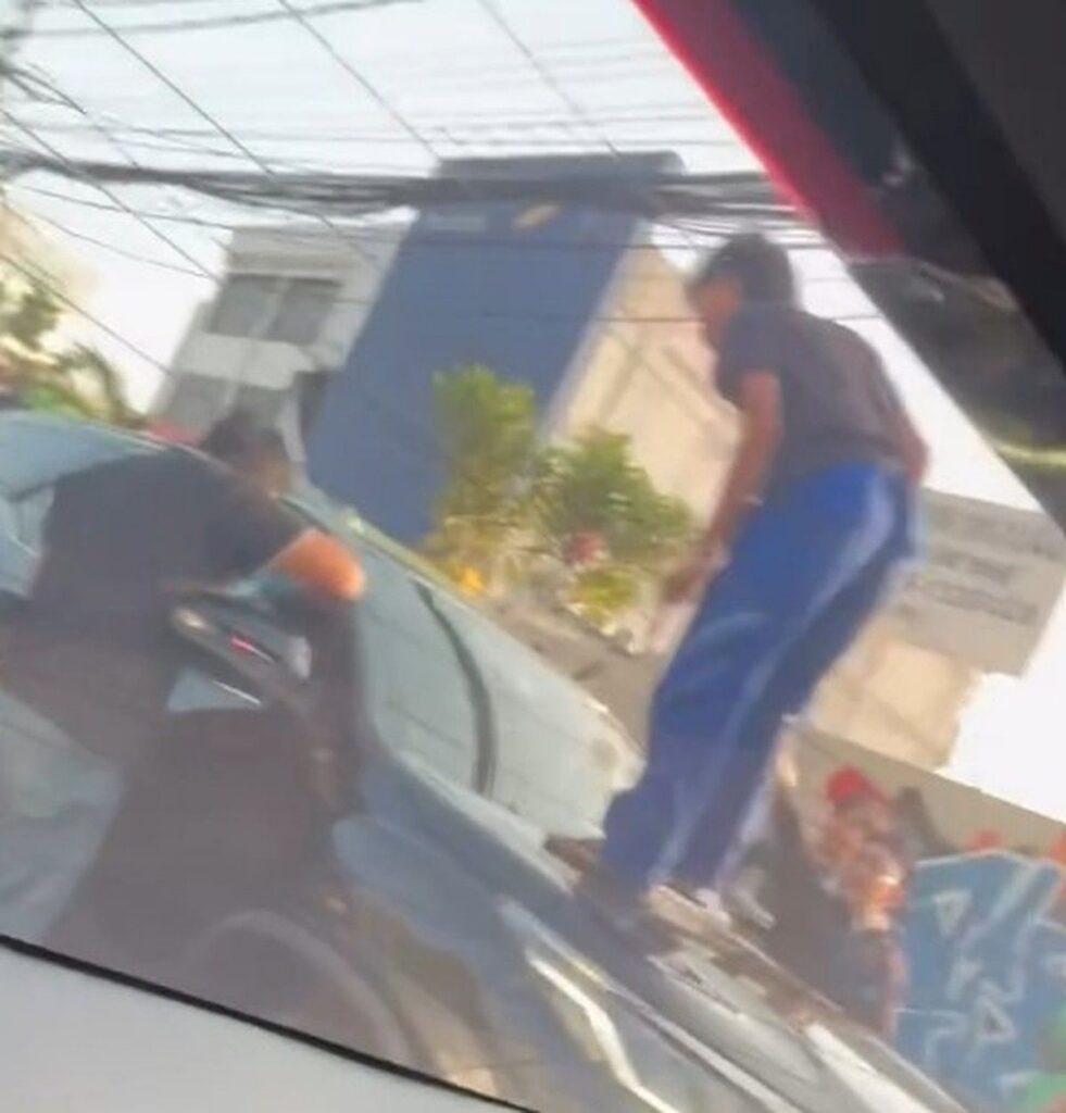Warga Rusak Toyota Fortuner di Tanah Abang Jakarta Pusat