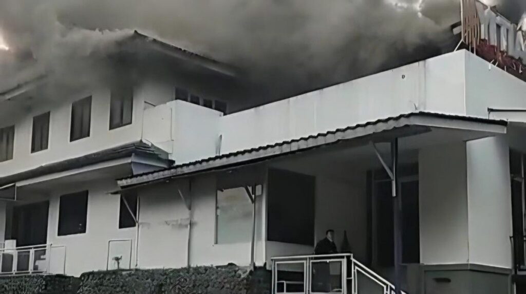 Korsleting Listrik Hanguskan Gedung Pijat di Bogor Timur