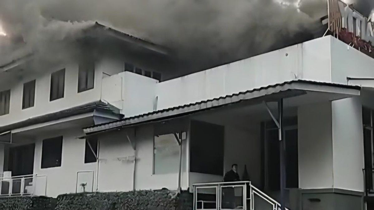 Korsleting Listrik Hanguskan Gedung Pijat di Bogor Timur