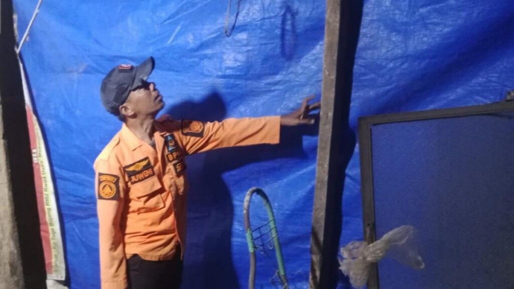 Angin Kencang Jebol Tembok Rumah Warga di Cigudeg Bogor