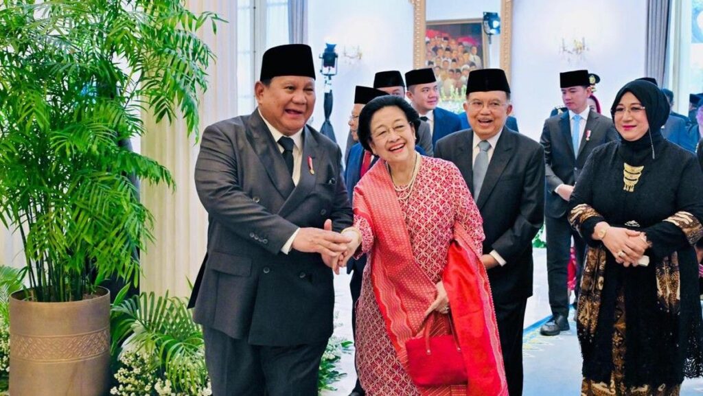 Megawati Gandeng Tangan Prabowo di Hari Lahir Pancasila
