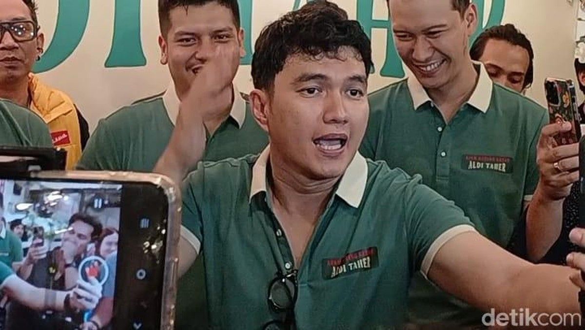 Aldi Taher Buka Gerai Ayam Goreng Basah di Senopati